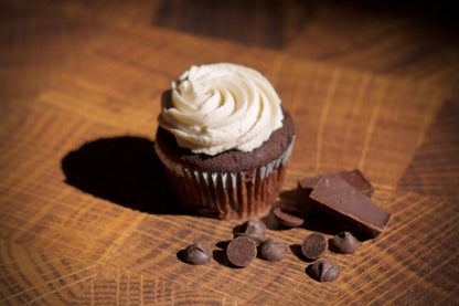 Chocolate Cupcakes with Vanilla Frosting (4pk)