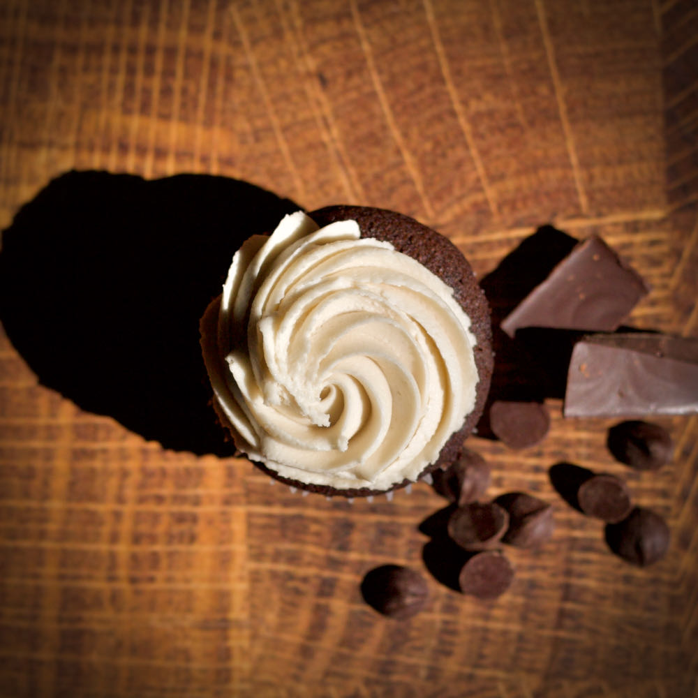 Chocolate Cupcakes with Vanilla Frosting (4pk)